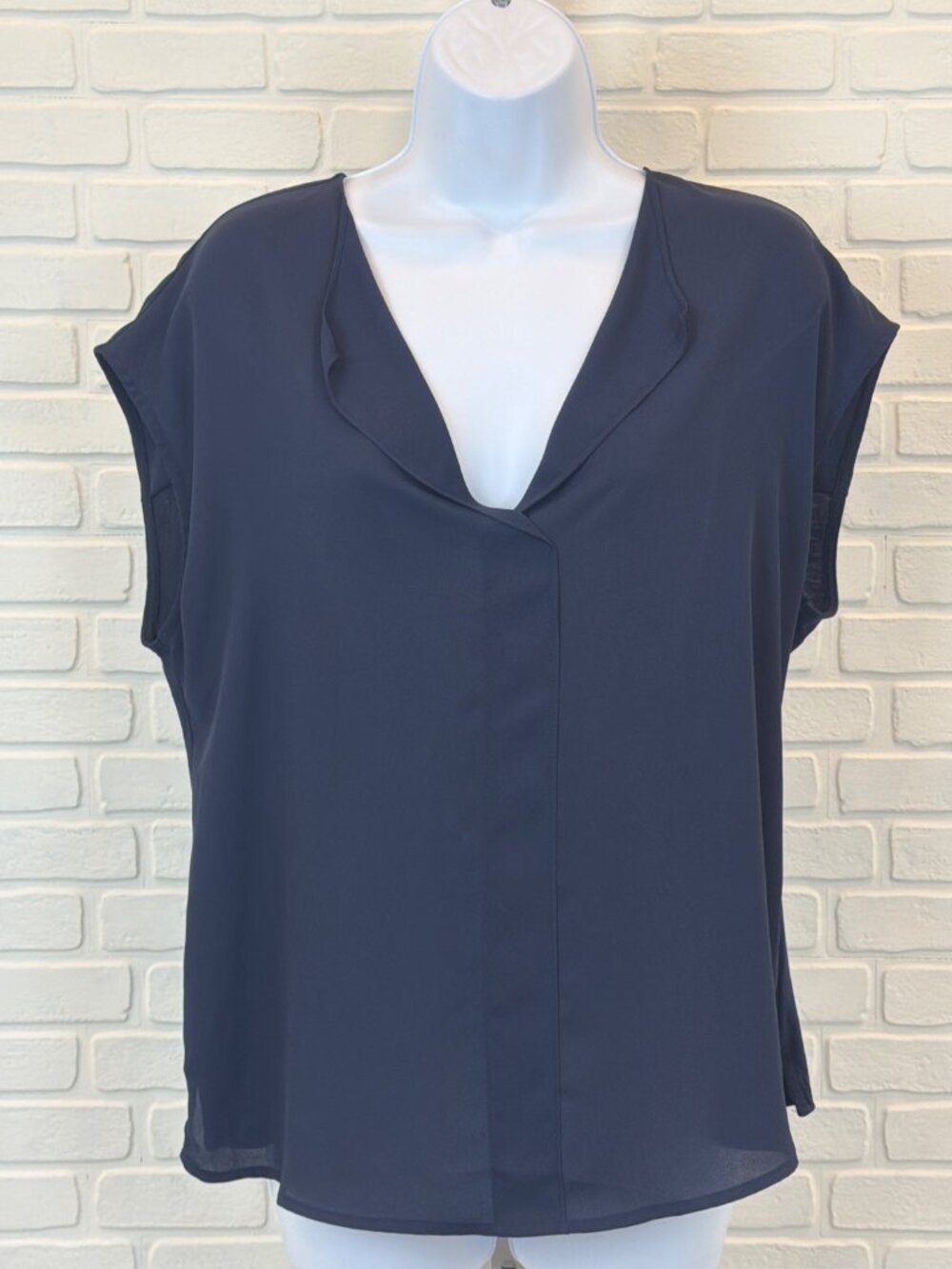 DR2 Navy Cap-Sleeve V-Neck Blouse Medium